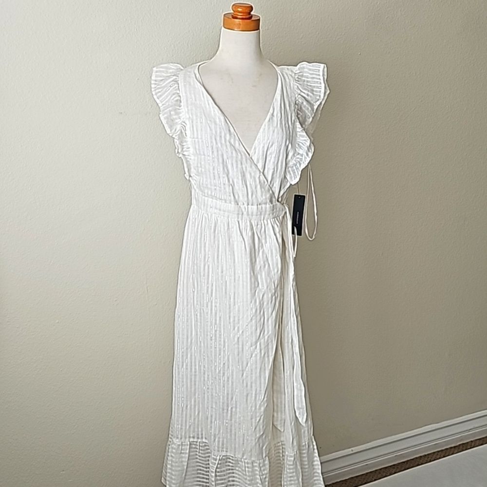 LULU'S WRAP, RUFFLE‎ DRESS SIZE LARGE.